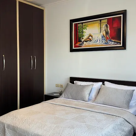 Lejlighed Spacious & Cozy 2br Family In Tirana