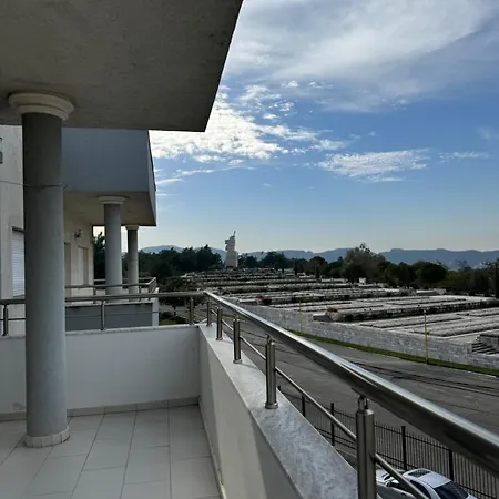 Apartment Spacious & Cozy Family Near Sanatorium Tirana