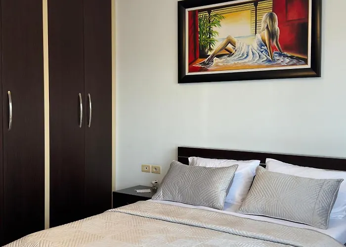 Apartment Spacious & Cozy Family Near Sanatorium Tirana