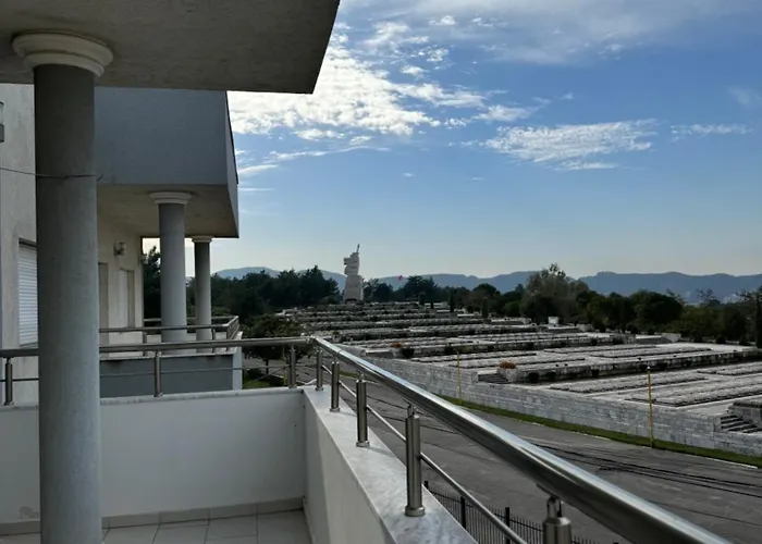 Apartment Spacious & Cozy Family Near Sanatorium Tirana